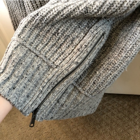 Banana Republic Crewneck Sweater - Picture 2 of 6